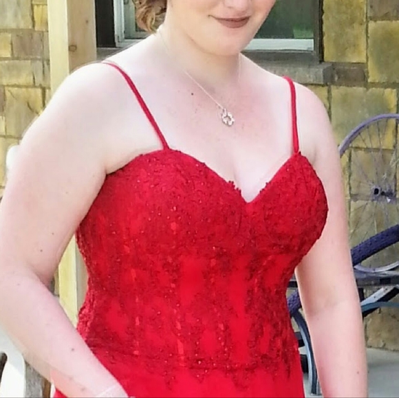 Red Prom/Bridesmaid/Evening Gown - Picture 6 of 6